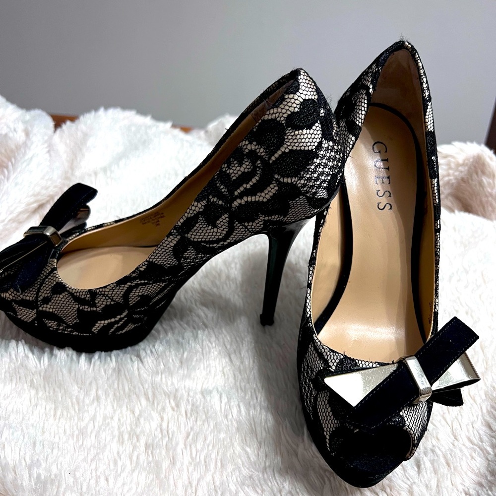 Guess elegant dress heels lazed black and beige. Size 5.5M